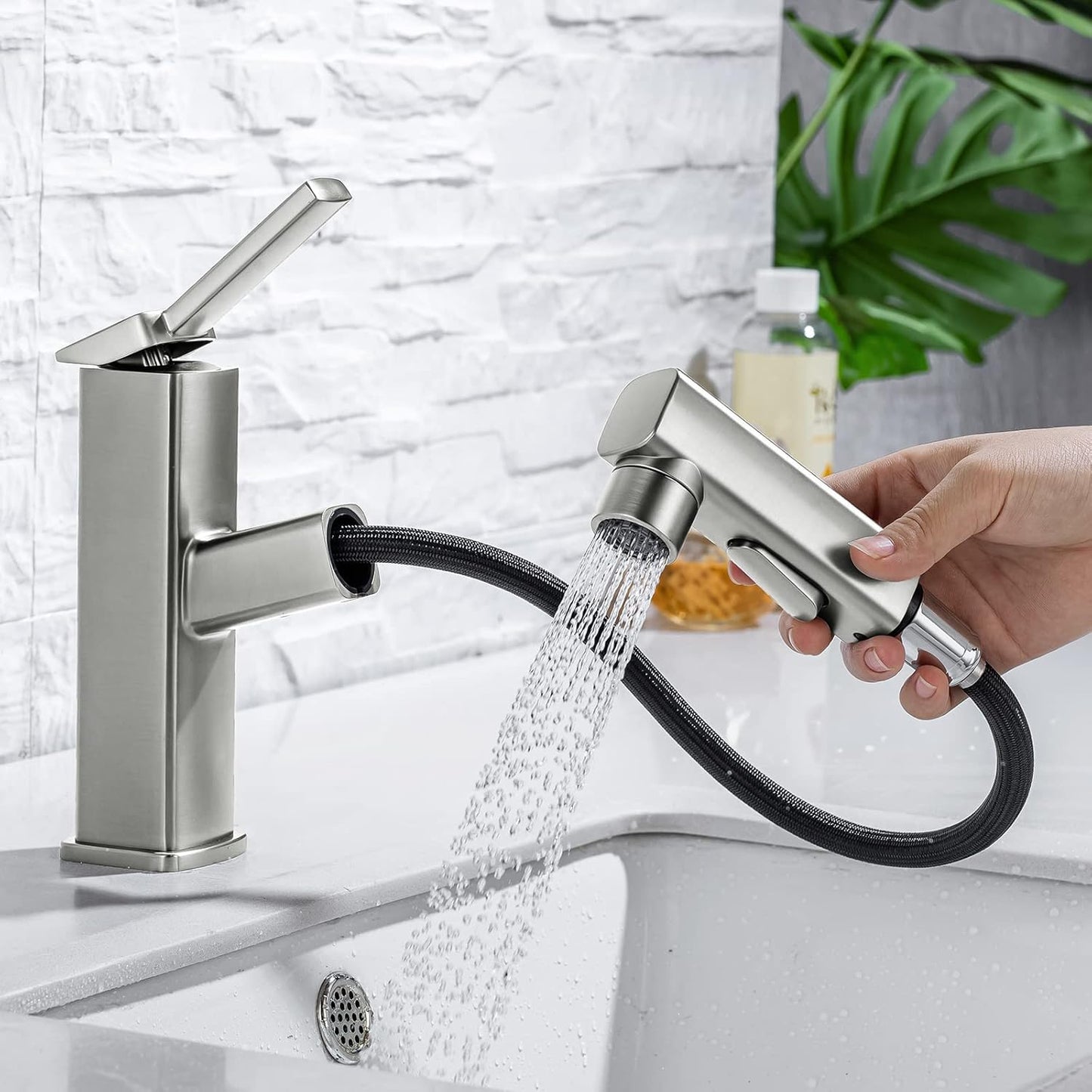 HANLIAN Single Hole Pull Out Faucet for Bathroom Sink, Black Sink Faucet Bathroom, One Handle Modern Restroom Tap with Pull Down Sprayer, 3 Modes Washroom Pull Out Tap with Rotating Spout