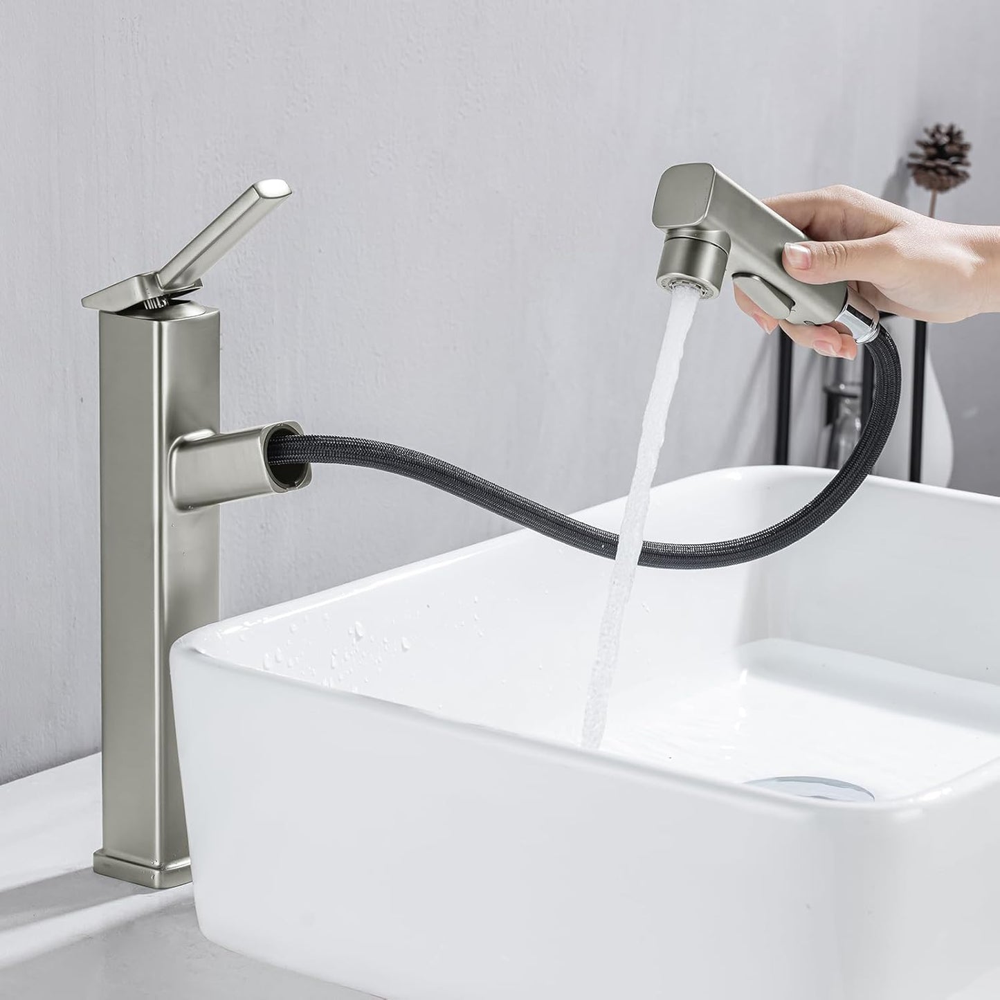 HANLIAN Single Hole Pull Out Faucet for Bathroom Sink, Black Sink Faucet Bathroom, One Handle Modern Restroom Tap with Pull Down Sprayer, 3 Modes Washroom Pull Out Tap with Rotating Spout